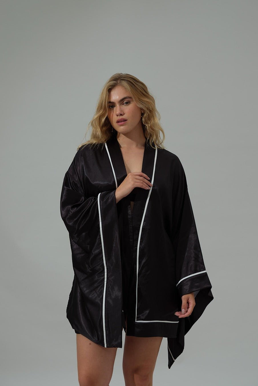 Swan Robe Black - Noblesse Oblige Lingerie